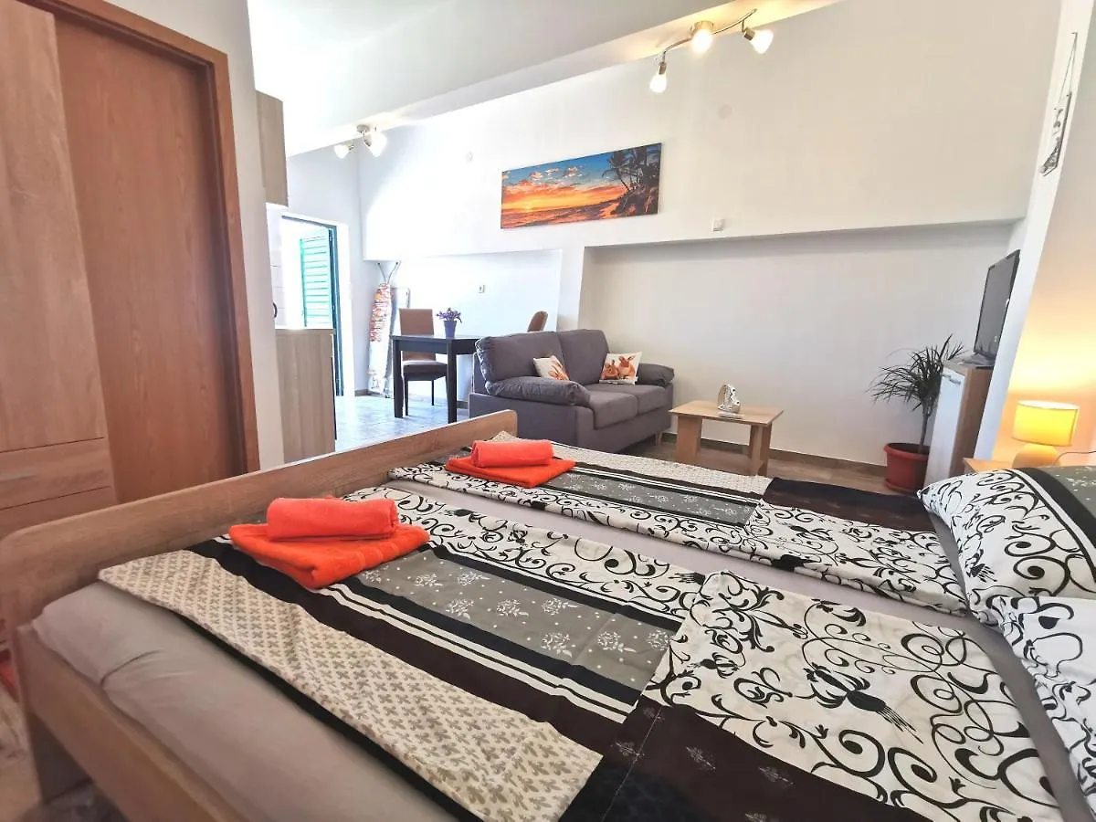 Studio Apartment Mini Dora Kastela Croatia