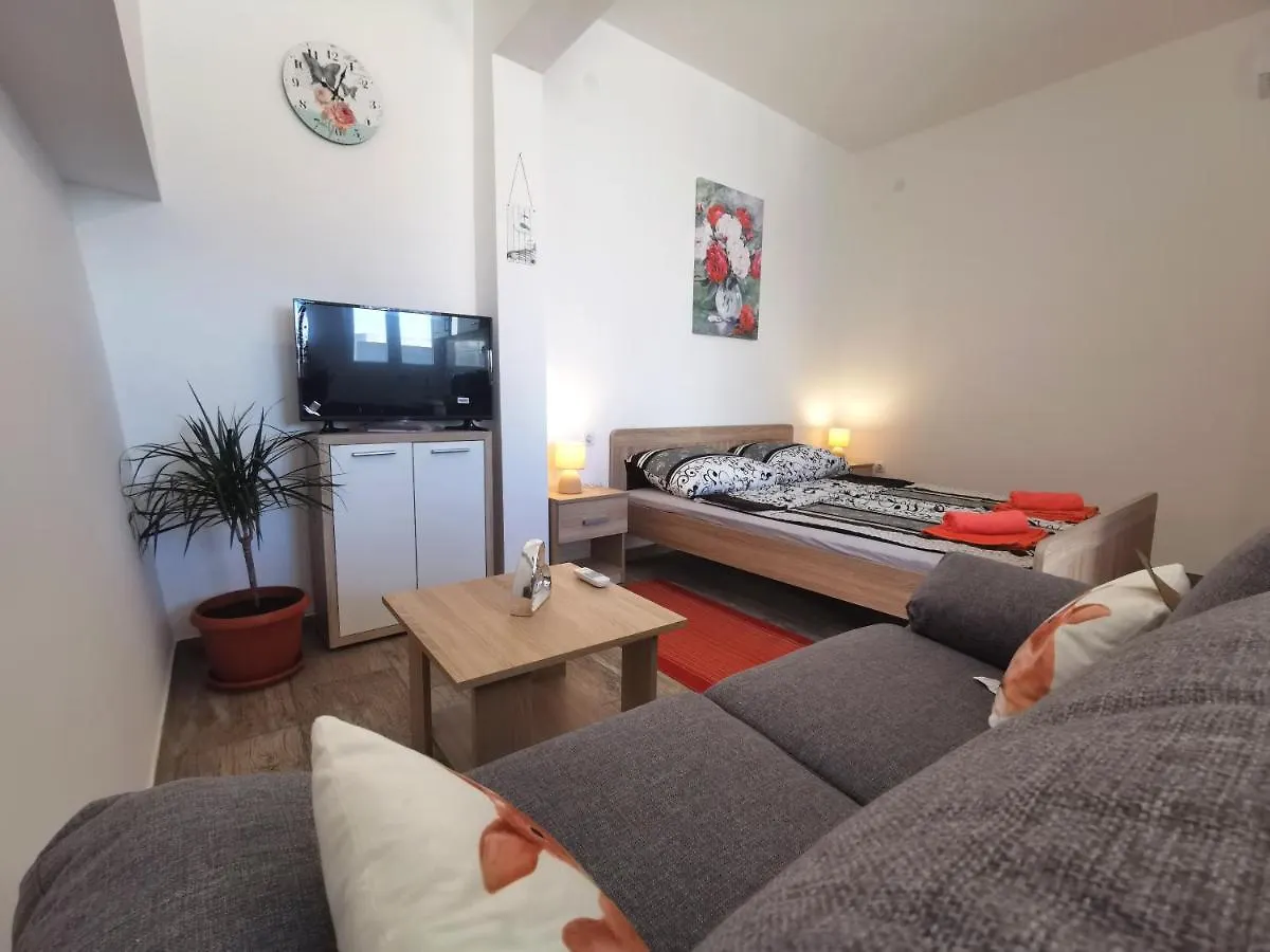 Studio Apartment Mini Dora Kastela