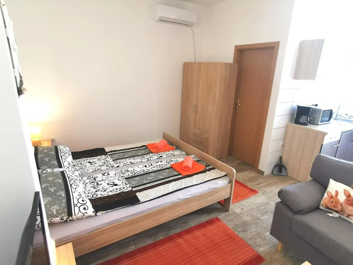 Studio Apartment Mini Dora Kastela