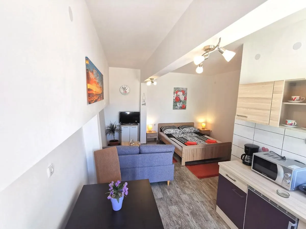 Studio Apartment Mini Dora Kaštela